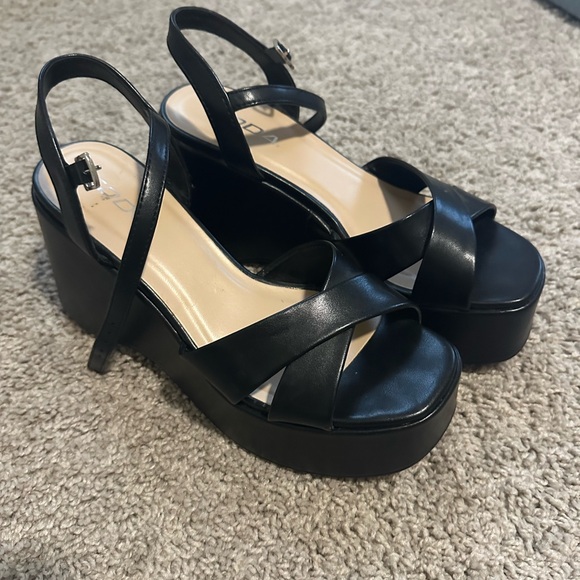 Soda Black Platform Sandals - Picture 1 of 5